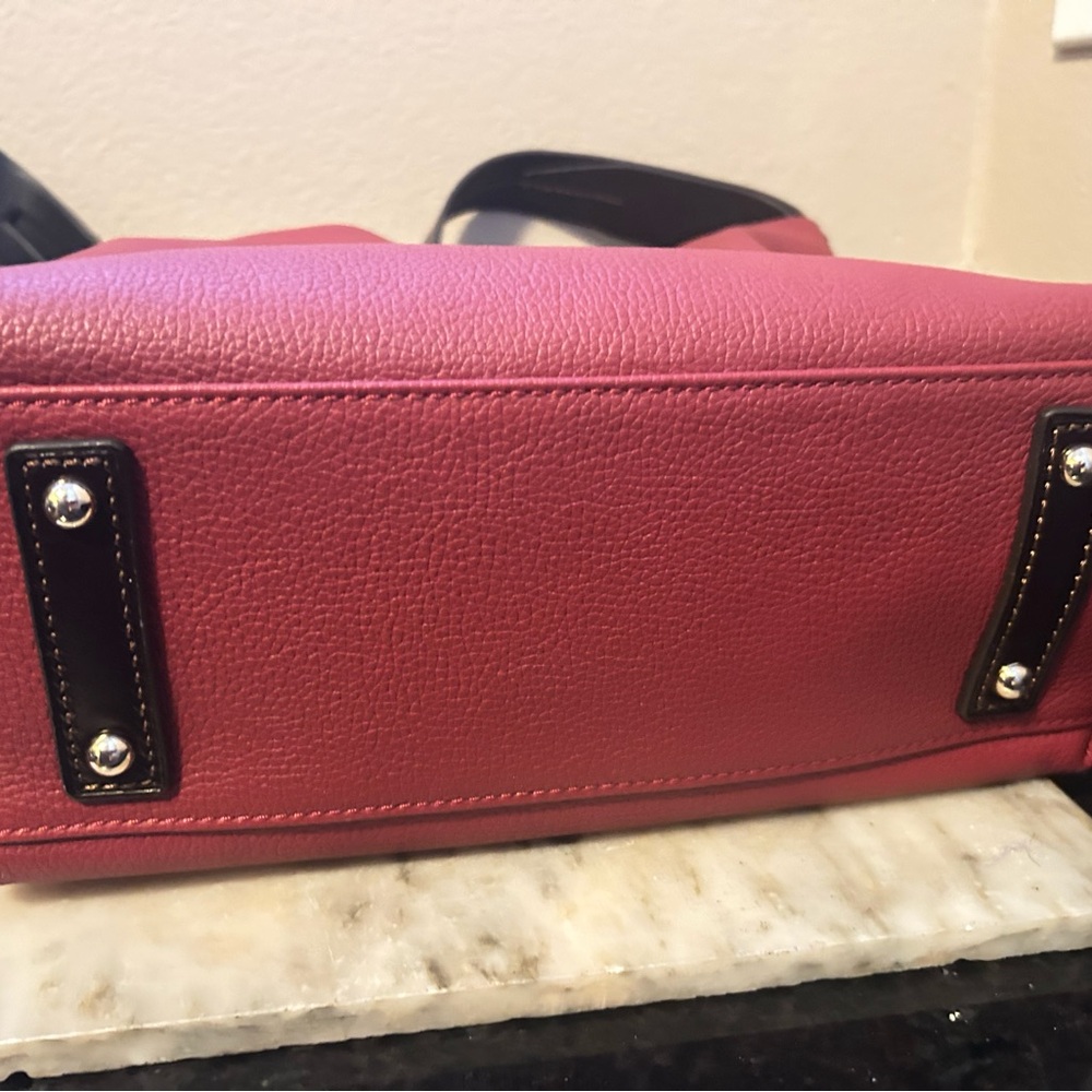 Stylish Red Dooney and Bourke Shoulder Tote Bag - - Picture 3 of 8